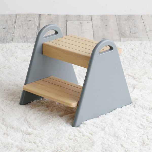 子どもの自主性を育てる、おにぎり型で安定感抜群なキッズステップ。